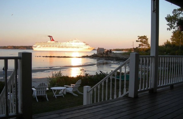 Charming 110-year former Inn 10' from the Ocean!