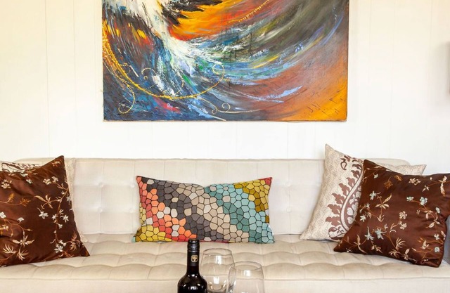 Charming 1866 schoolhouse in the heart of the County - free Sandbanks Pass