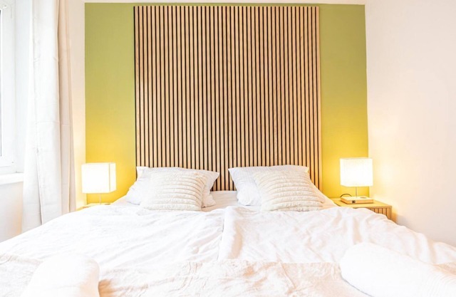 Charming 1BR Retreat Moments from Reumannplatz U1