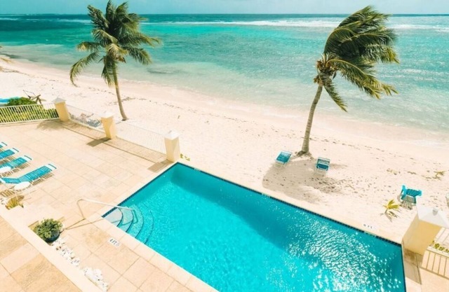 Charming 2-bdrm beachfront condo in serene Bodden Town, including a renter car!