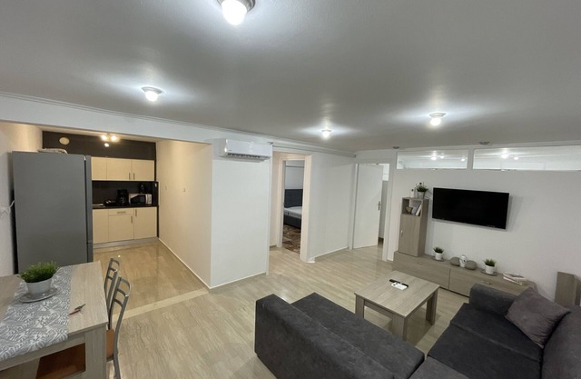 Charming 2-Bed Apartment in Kallithea