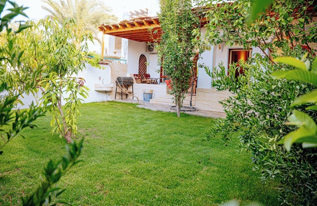 Charming 2-bedroom villa with AC, WiFi in lovely Youssef Al Siddik