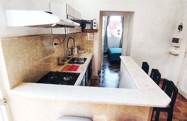 Charming 2-bedroom apartment with WiFi, AC in amazing Habana Vieja
