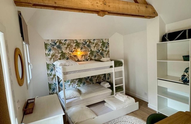 Charming 2-bedroom townhome in Paris area