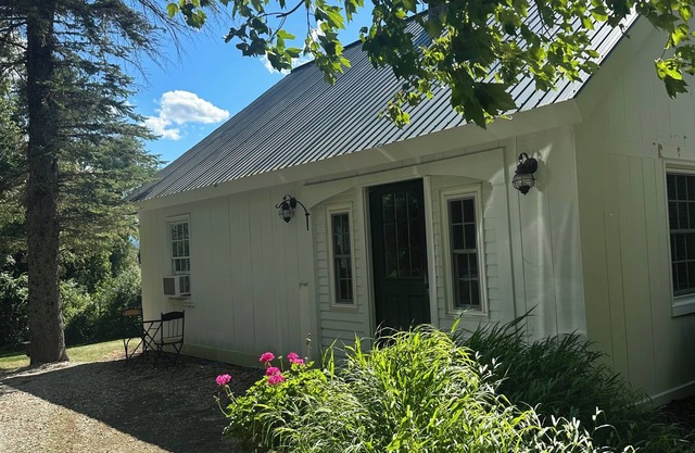 Charming 2-bedroom cottage in fabulous Manchester Village