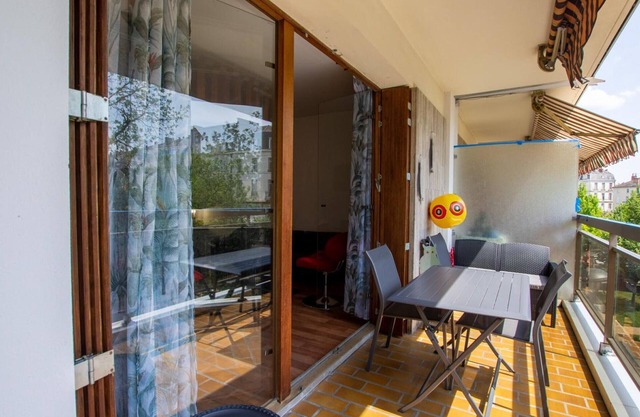 Charming 2-Bedroom Apartment in Central Périgueux with Balcony & Modern Amenities