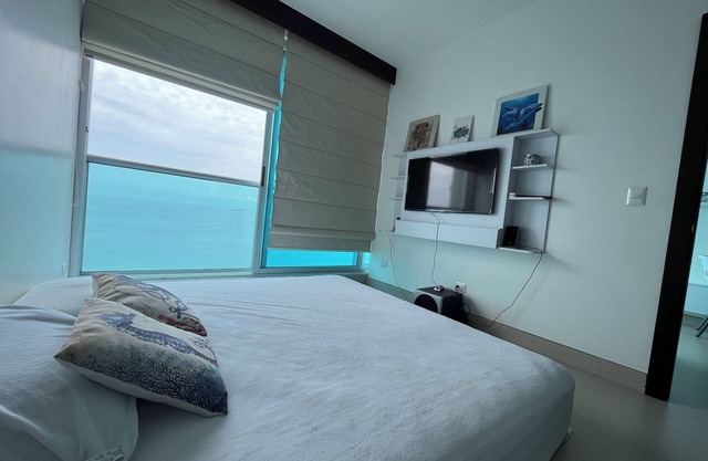 Charming 2-bedroom apartment with AC, fitness room in beautiful Salinas