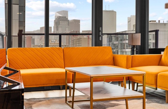 Charming 2-bedroom apartment in superb Boston with AC, WiFi, fitness room