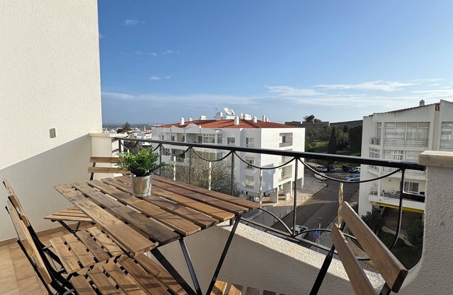 Charming 2-bedroom apartment in marvelous Lagos with WiFi, AC