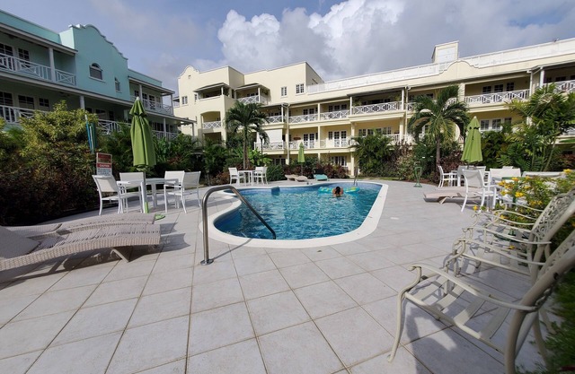 Charming 2-bedroom condo in fabulous Hastings area