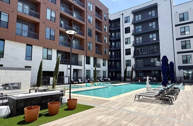 Charming 2-bedroom Cozy apartment with fitness room and AC in wonderful Austin
