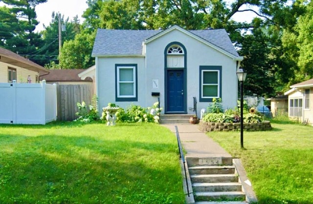 Charming 2-bedroom house in Saint Paul with AC