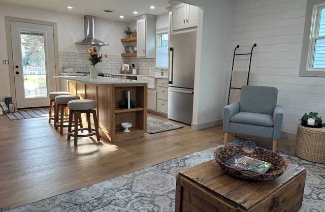 Charming 2-bedroom house with WiFi, AC in Fairfield