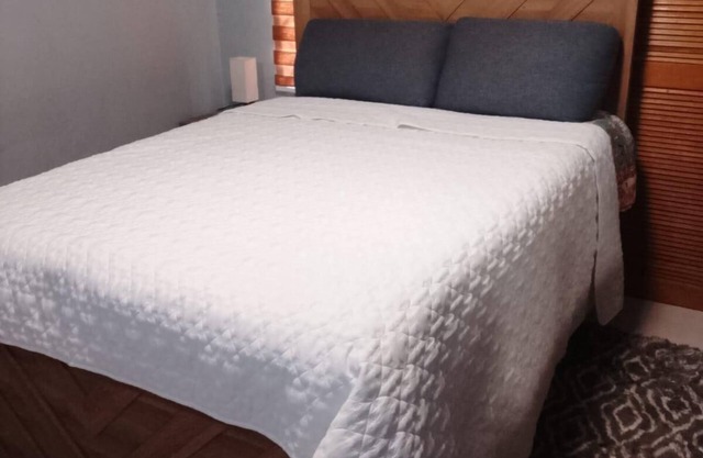 Charming 2-bedroom house with AC in Montego Bay, Rhyne Park just ocean views, go