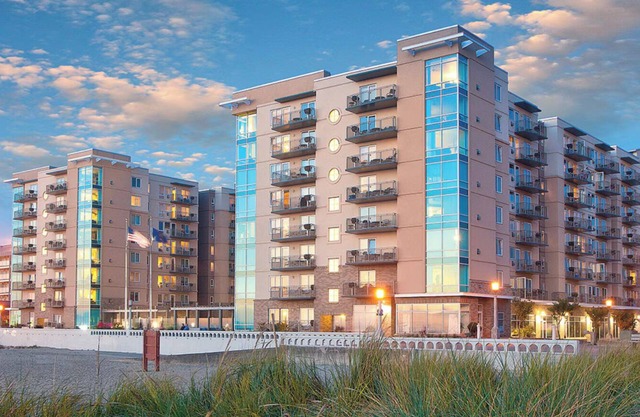 Charming 2-bedroom resort in Seaside with fitness room, WiFi