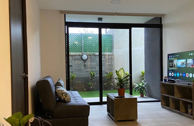 Charming 2-bedroom apartment with AC, fitness room in awesome San Salvador