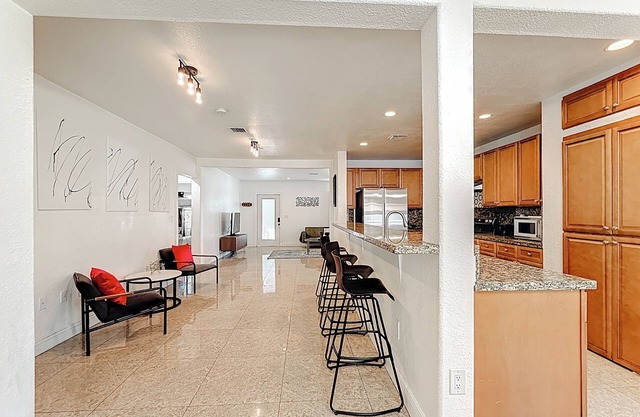 Charming 2-bedroom house in lovely Miami Beach with WiFi, AC