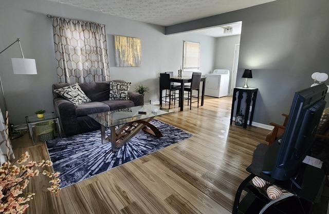 Charming 2-bedroom townhome in delightful Proctorville with AC, WiFi