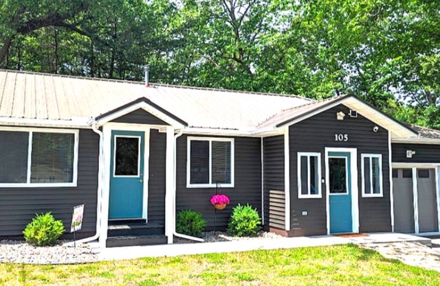 Charming 2-bedroom house in beautiful Prudenville with lake access.