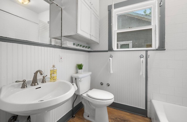 Charming 2-bedroom house in fabulous San Antonio with AC