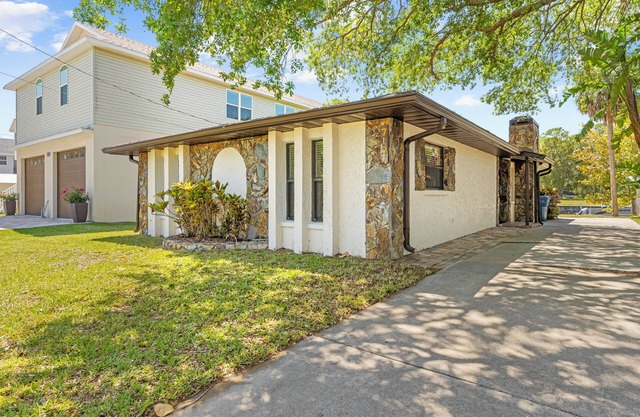 Charming 2-bedroom house in superb weeki wachee with WiFi, AC