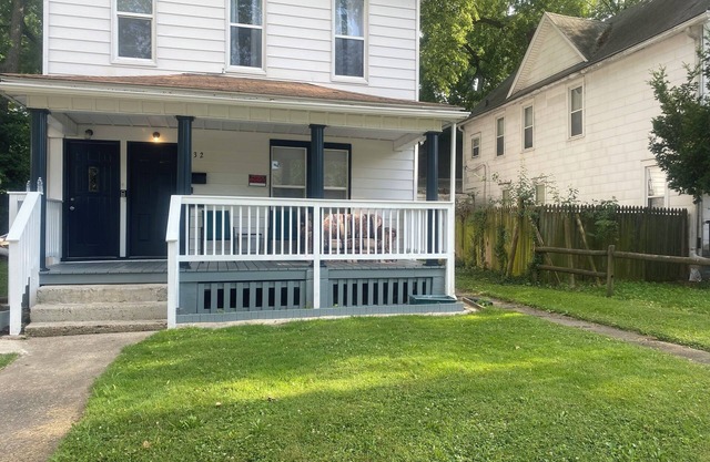 Charming 2-bedroom house in fabulous Springfield with AC, WiFi