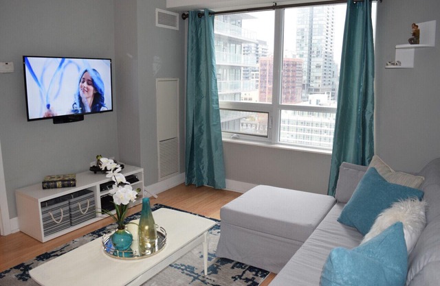 Charming 2 Bedrooms Condo in Prime downtown location