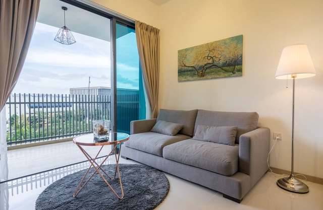 CHARMING 2 BR GATEWAY DRIVE,JURONG EAST