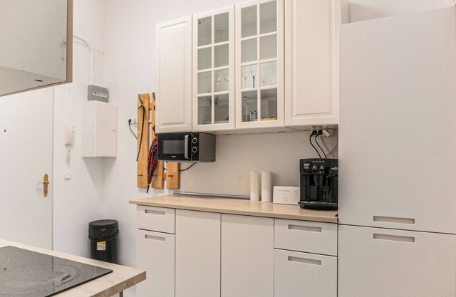 Charming 2BR Apt in Prime Location