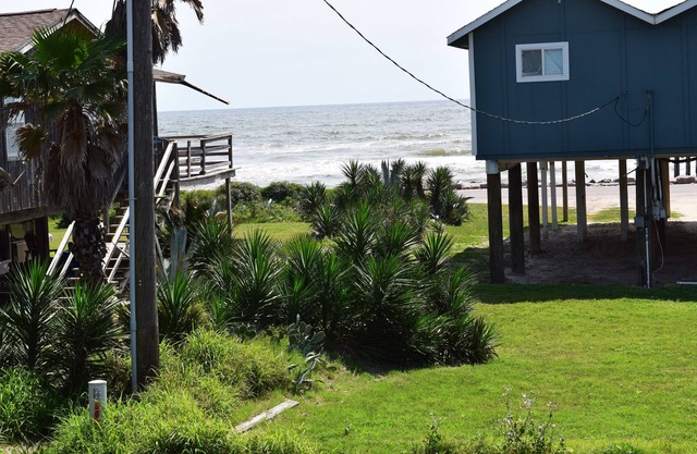 Charming 2nd Row remodel with Beach Views