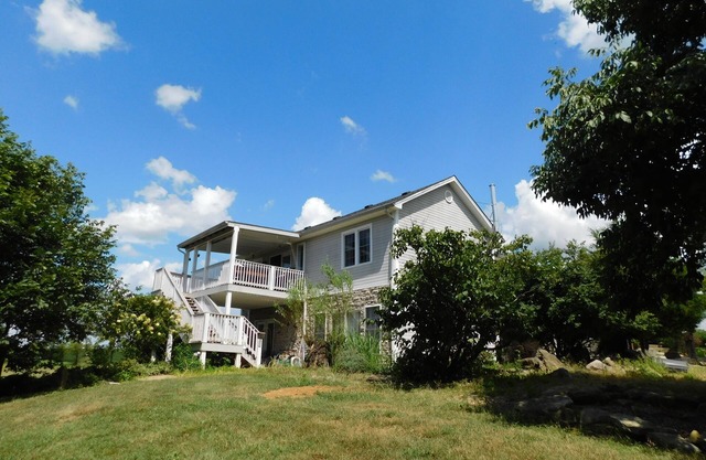 Charming 3-bdrm B&B Rick House Retreat just outside of Bardstown.