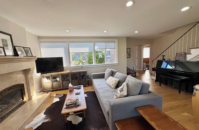 Charming 3-bedroom house near downtown Half Moon Bay and beaches