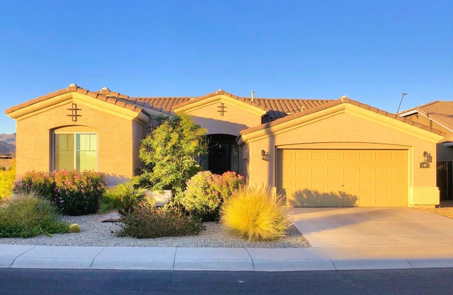 Charming 3 bedroom 2 bathroom home in Surprise with large, beautiful, yard.