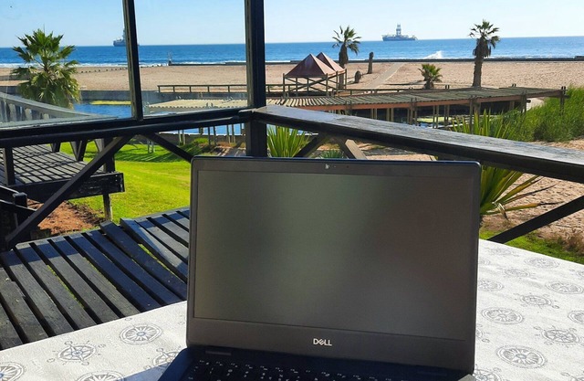 Charming 3-bedroom beach front cottage in Langstrand: WiFi,Netflix, free parking