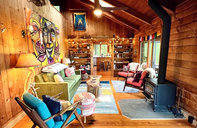 Charming 3 Bedroom Cabin with Mountain Views in Woodstock