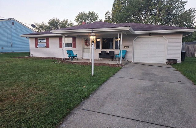 Charming 3-bedroom house in Austintown. Great location. Clean &freshly painted.