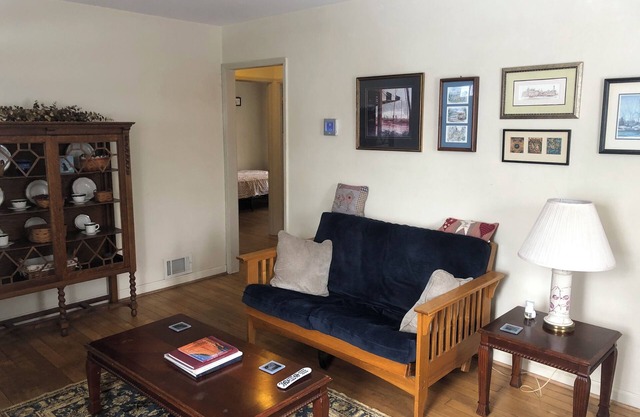 Charming 3-bedroom house in Ann Arbor with WiFi and AC