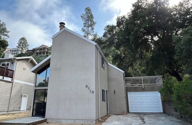 Charming 3-bedroom house in Oakshores with AC by the lake