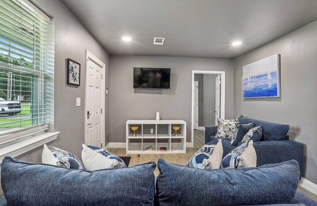 Charming 3-bedroom house with WiFi and AC in wonderful Brusly