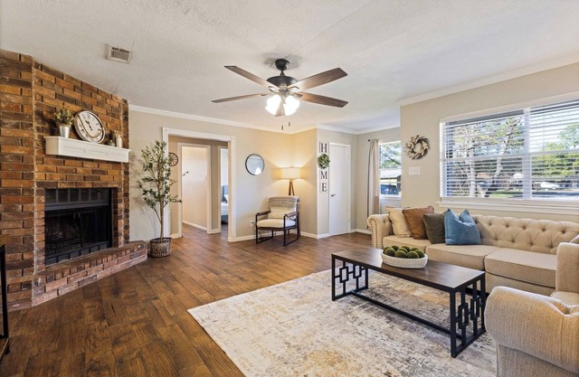 Charming 3-bedroom house with AC and WiFi in welcoming Bryan