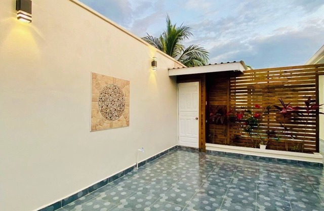 Charming 3-bedroom pool house with AC, WiFi in enchanting Tela