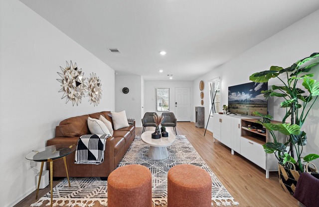 Charming 3-Bedroom Retreat in Baytown