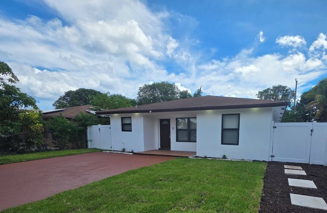 Charming 3-bedroom house in lovely Delray Beach with AC