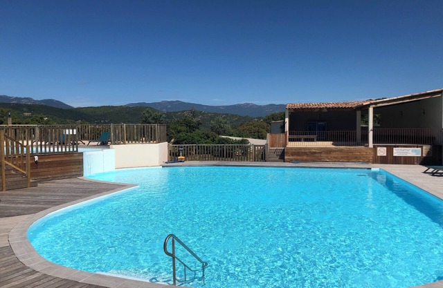 Charming 3-room garden apartment with 300m2 swimming pool