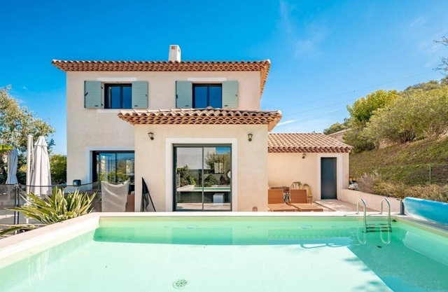 Charming 3-star villa of 110m2 with swimming pool 20' from the sea in a quiet location