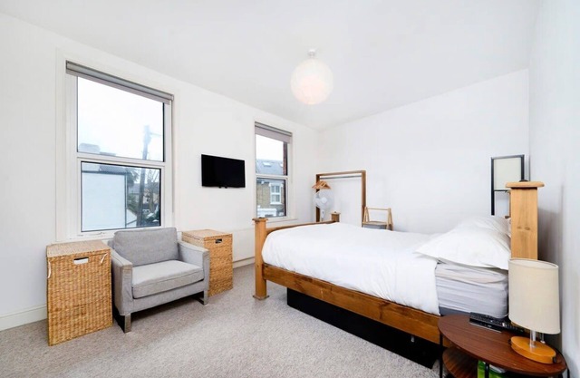 Charming 3BR Family-Friendly London Home