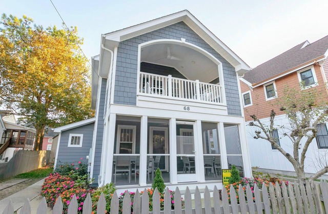 Charming 3BR Home + Guest Cottage, Walk to Beach & Rehoboth Ave Shops!