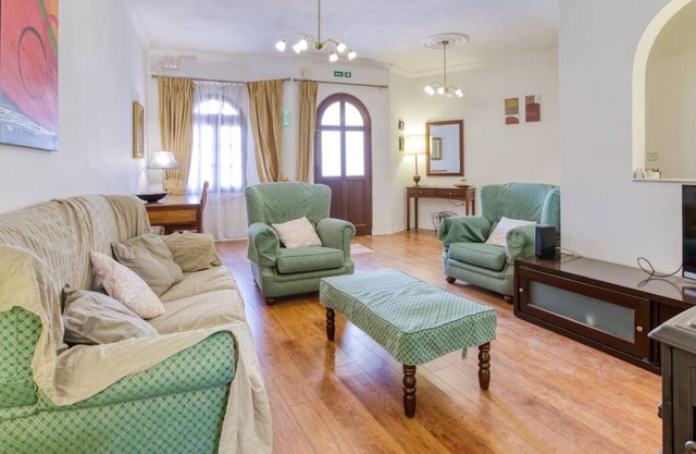 Charming 3BR Townhouse with Terraces in Balzan
