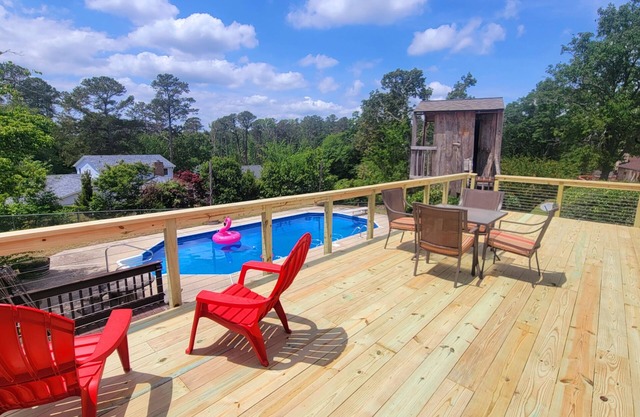 Charming 4-bedroom house with large pool, backyard oasis and AC in North Augusta