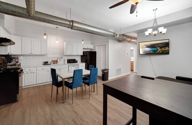 Charming 4-bedroom apartment in pilsen